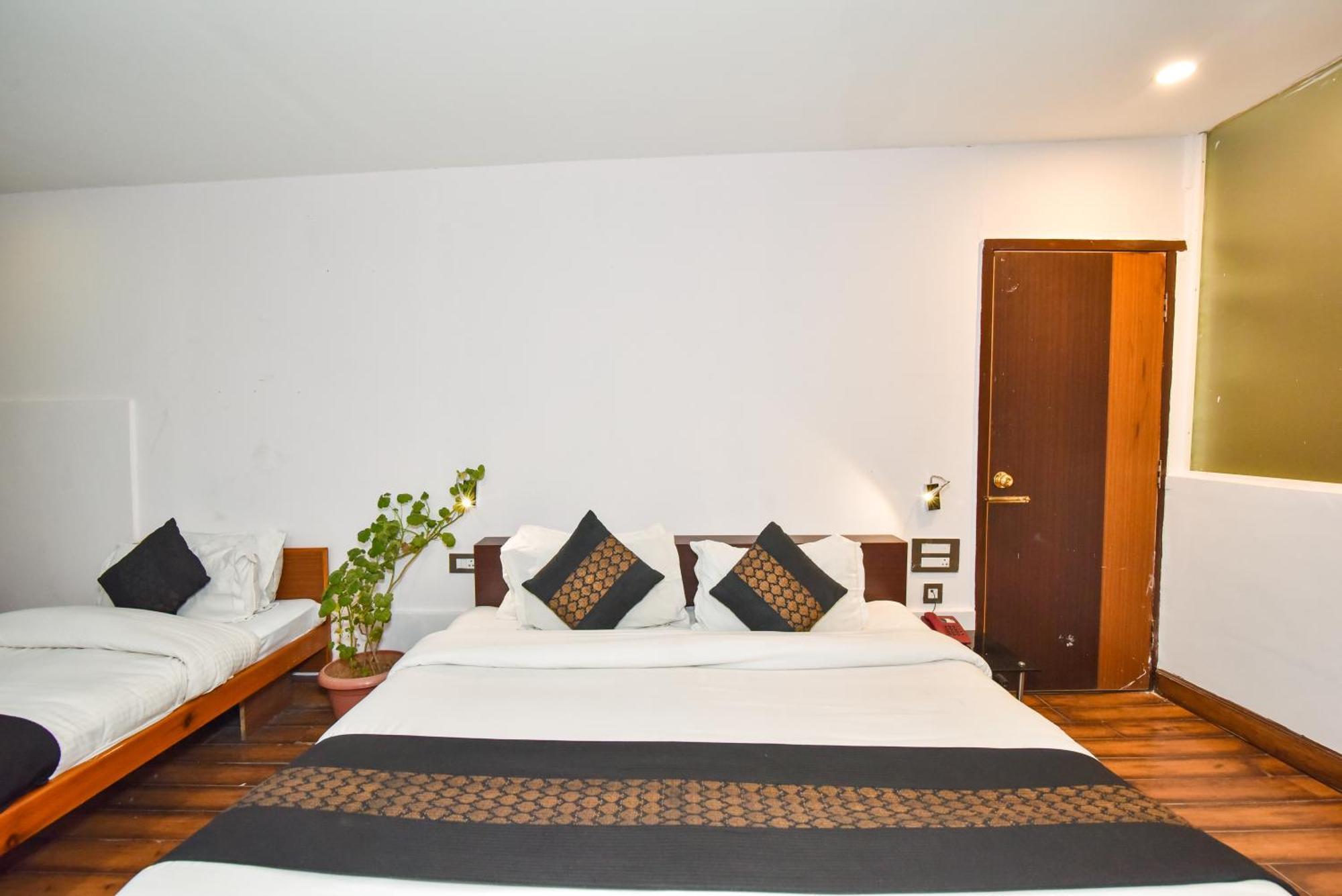 M Hotel And Restaurant McLeod Ganj Eksteriør bilde